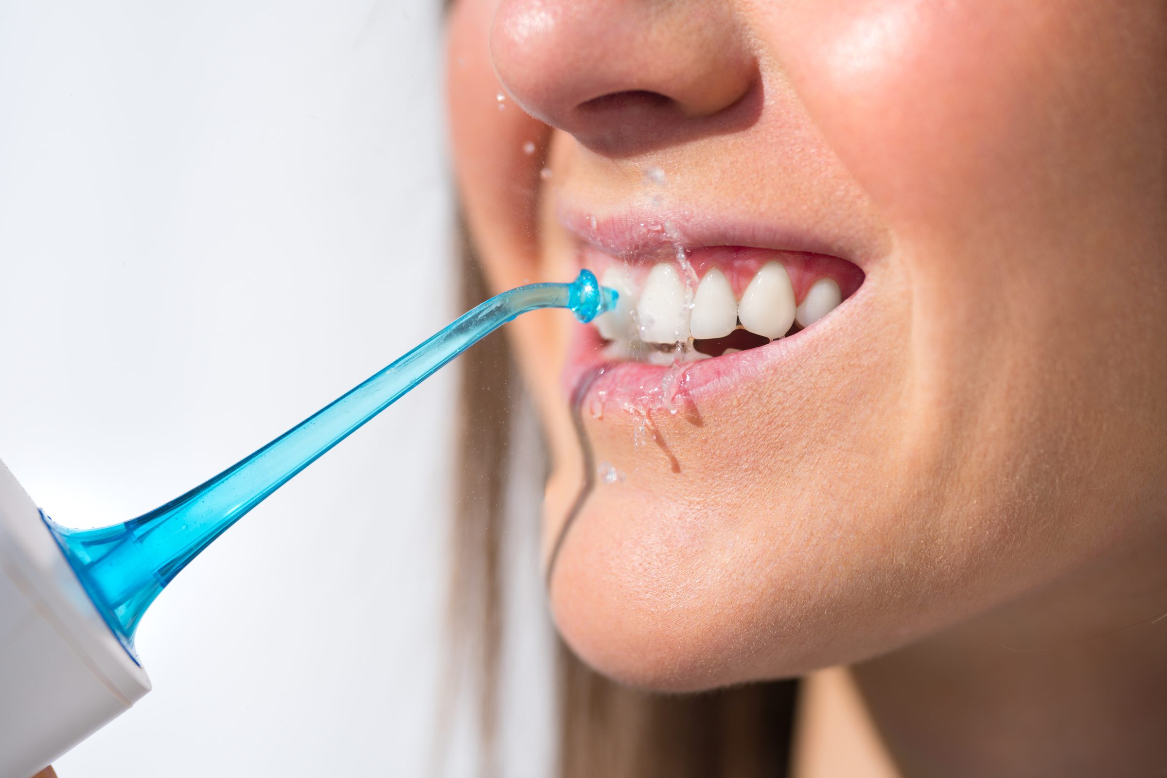Cleaning along the gumline with a water flosser